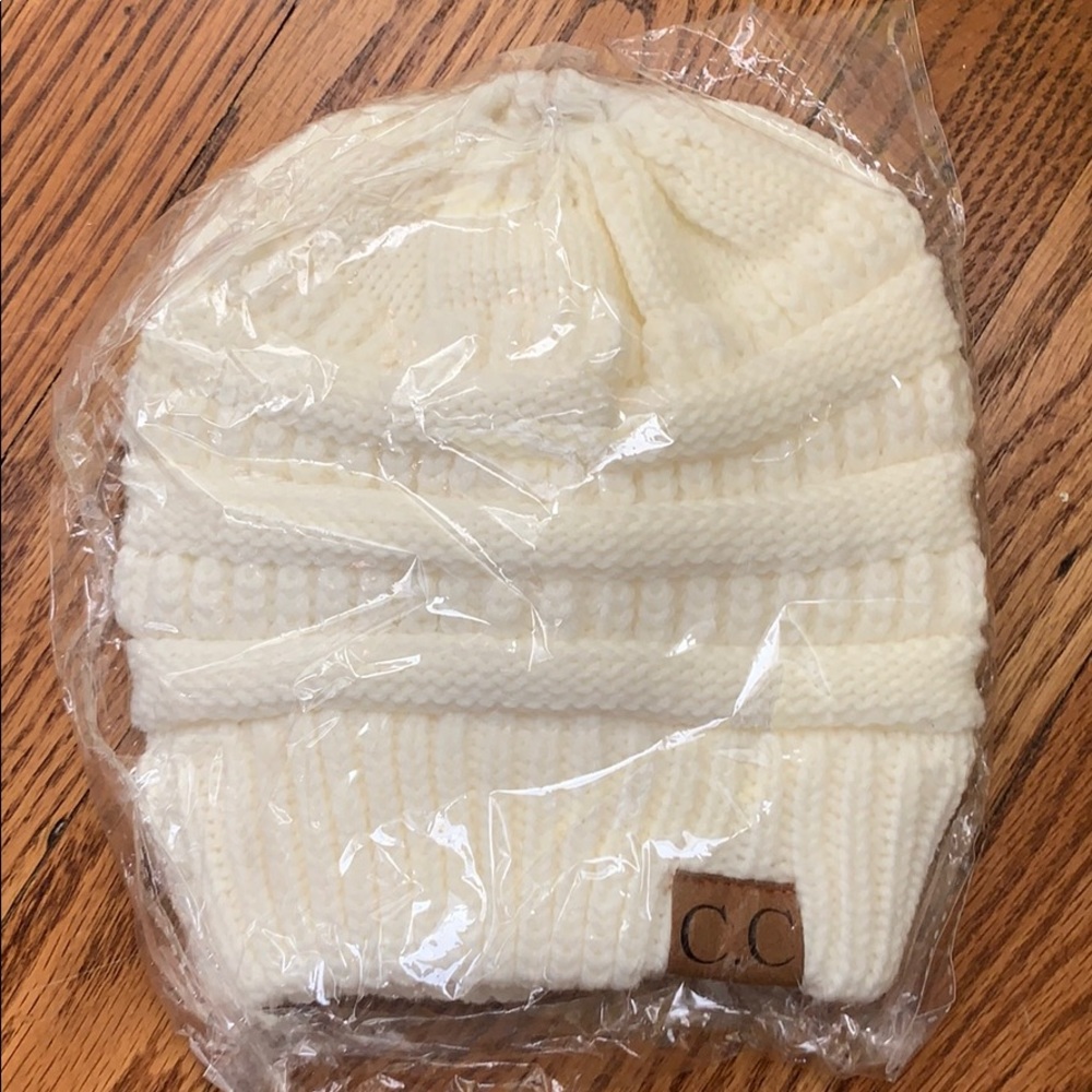 knit hat with hole for ponytail
